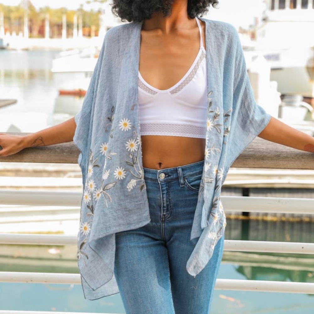NWT Spring Daisy Woven Kimono - Chambray - Picture 2 of 2